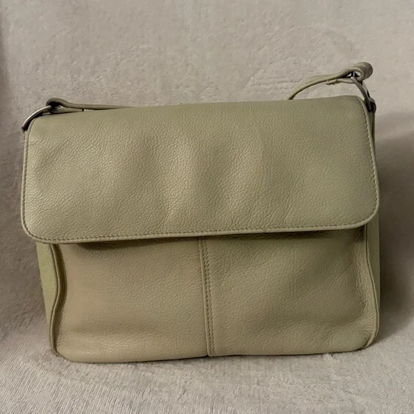 Elegant Cream Shoulder Crossbody Flap Bag - Picture 1 of 13